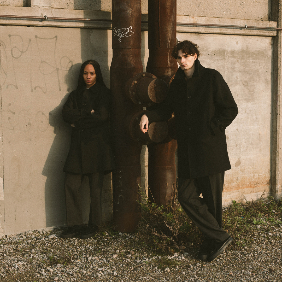 TYROL Suede Black Mono